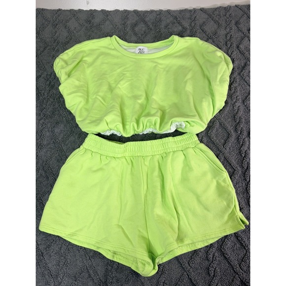 BUCKETLIST Other - Bucketlist Bubble Sleeve Scuba Short Set Green